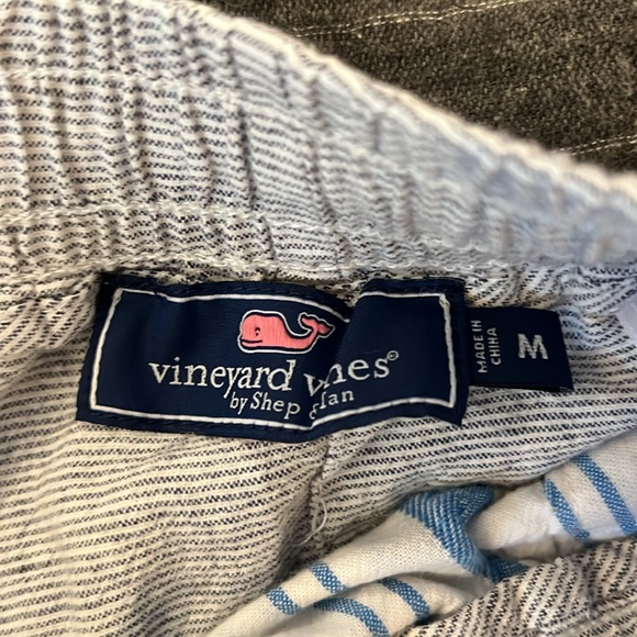 Vineyard Vines short - Picture 2 of 4